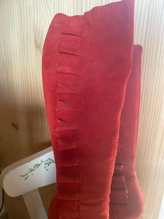 Botas de piel rojas altas