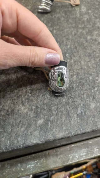 Anello Uno de 50 con pietra verde