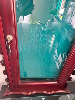 Vitrina expositor madera sapeli