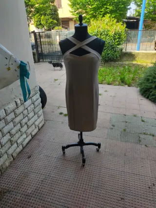 Abito beige elegante