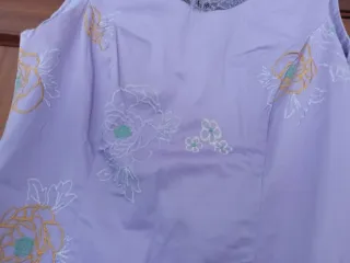 Vestido morado con flores