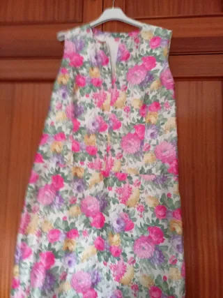 Vestido morado con flores