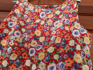 Vestido morado con flores