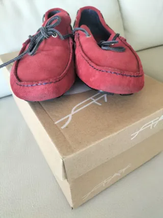 Náuticos de ante rojos