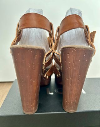 Sandalias de piel con tachuelas T.40