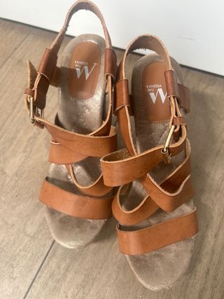 Sandalias de piel con tachuelas T.40