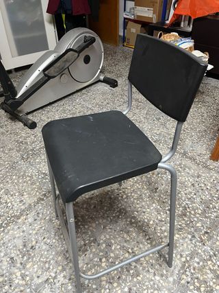 Taburete alto con respaldo