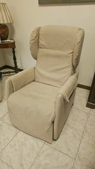 Vendesi poltrona motorizzata  usata 5 mesi