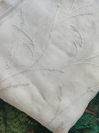 Cortinas de visillo bordadas