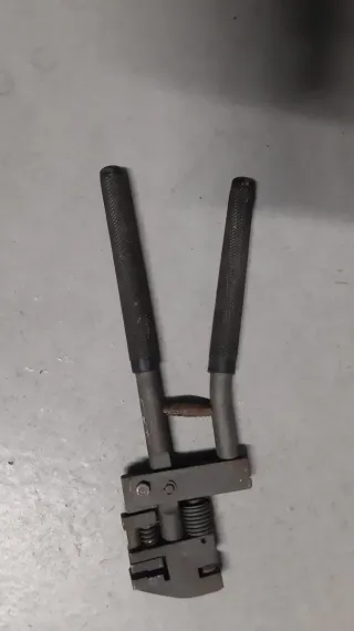 Alicate Plegadora/Taladradora