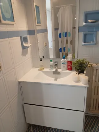 Lavabo y espejo baño