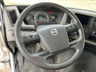 VOLVO  F330 2015