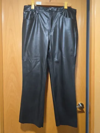 Pantalones ZARA negros efecto piel