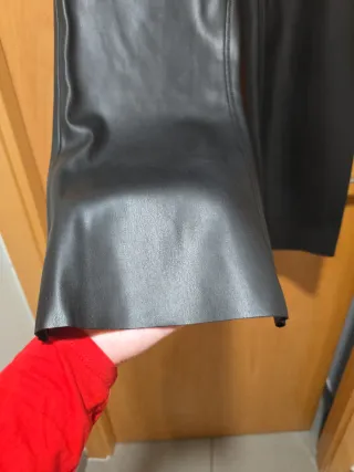 Pantalones ZARA negros efecto piel