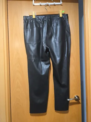 Pantalones ZARA negros efecto piel