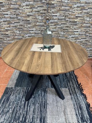 Mesa redonda de madera