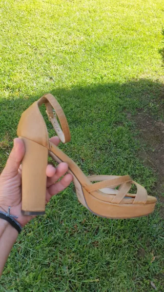 Sandalias Sfera doradas tacón