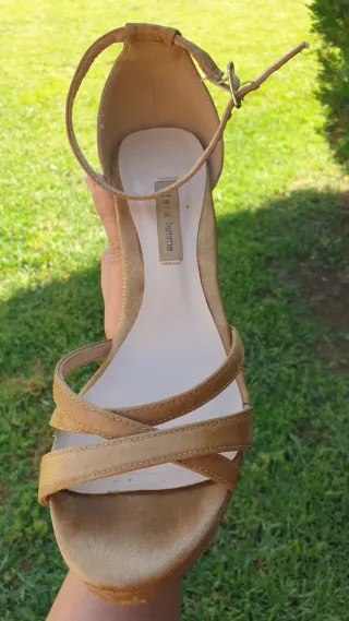 Sandalias Sfera doradas tacón