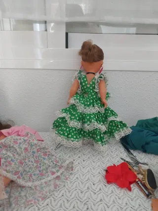 Muñeca antigua flamenca verde lunares