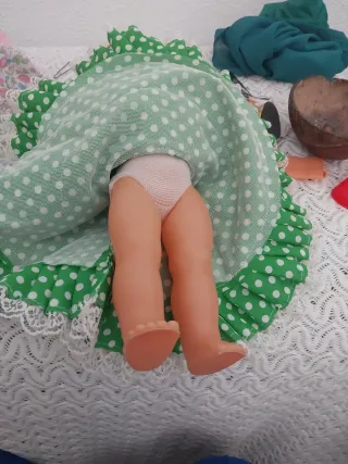 Muñeca antigua flamenca verde lunares