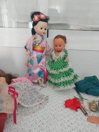 Muñeca antigua flamenca verde lunares