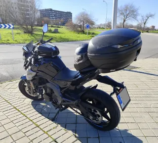 CFMoto 650NK 2023 A2 con maleta GIVI