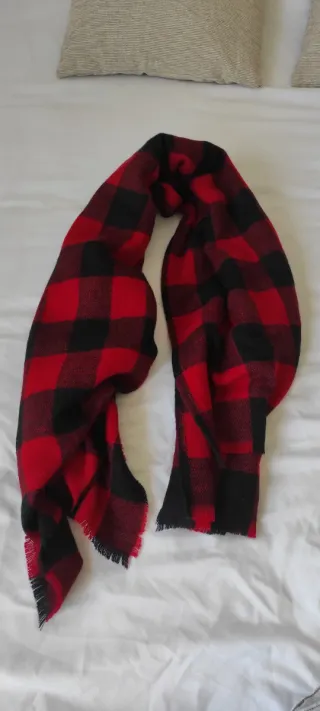 Poncho Sfera Cuadros Rojo y Negro Talla Única