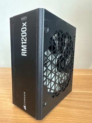 Fuente Corsair RM1200x Shift ATX 3.0