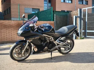 Kawasaki ER-6f Negra