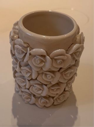 Jarrón Zara Home blanco con rosas