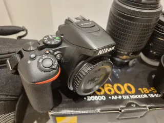 Cámara Nikon D5600 - accesorios y 2 objetivos