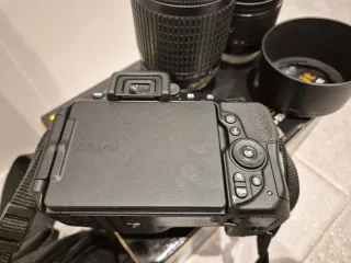 Cámara Nikon D5600 - accesorios y 2 objetivos