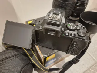 Cámara Nikon D5600 - accesorios y 2 objetivos