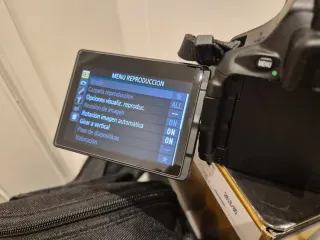 Cámara Nikon D5600 - accesorios y 2 objetivos