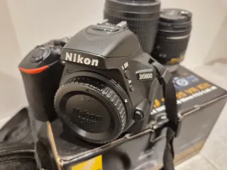 Cámara Nikon D5600 - accesorios y 2 objetivos