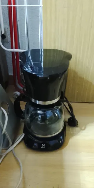 Cafetera Negra con Jarra de Cristal
