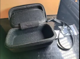 Funda rígida negra para cámara compacta