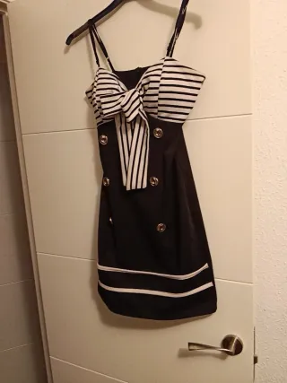 Vestido negro y blanco con lazo