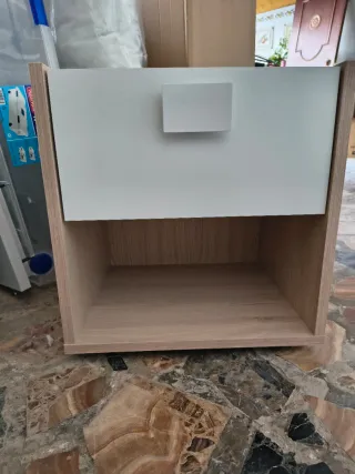 Mesita de noche nueva madera y blanco