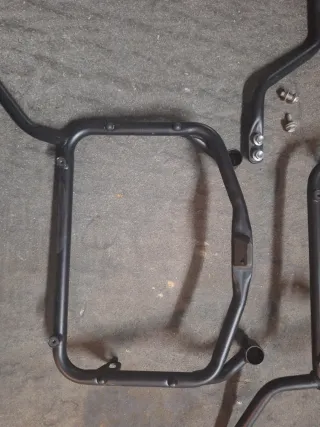 Herrajes maletas laterales Triumph Tiger 900