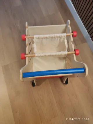 Carrito de madera para jugar