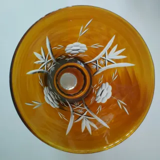 Jarrón ámbar tallado antiguo