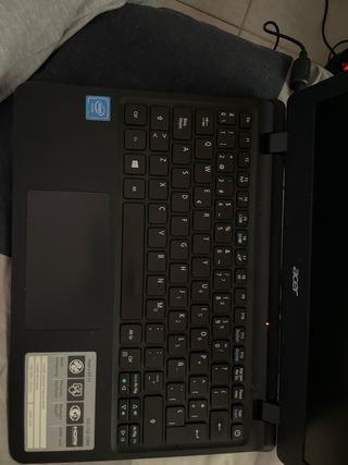 Portátil Acer Aspire ES1-132-C9NX