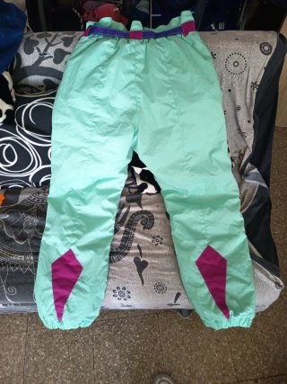 Pantalón de nieve verde menta con detalles fucsia