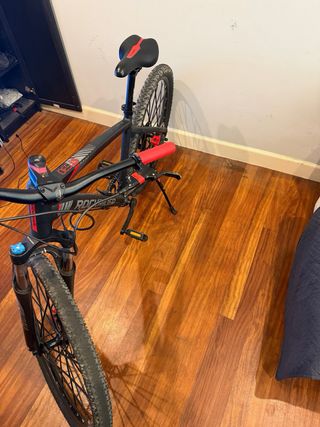 Bicicleta de Montaña Negra y Roja
