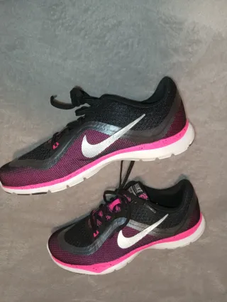 Zapatillas Nike Mujer Negro y Rosa