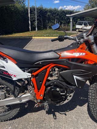MotorHispania MHX 125 Naranja/Blanca