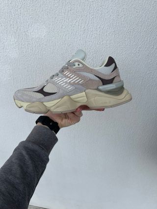 New Balance 9060 bege e castanho