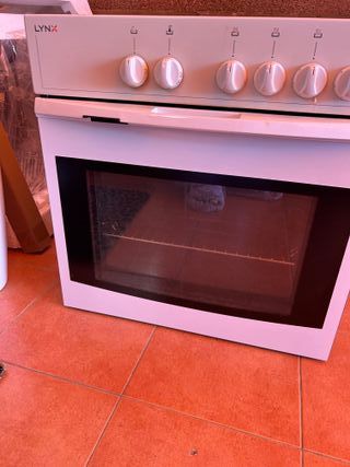 Horno Eléctrico Blanco con mandos giratorios