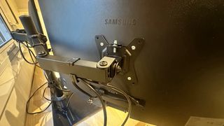 2 Monitores Samsung Curvos 27 + Brazo